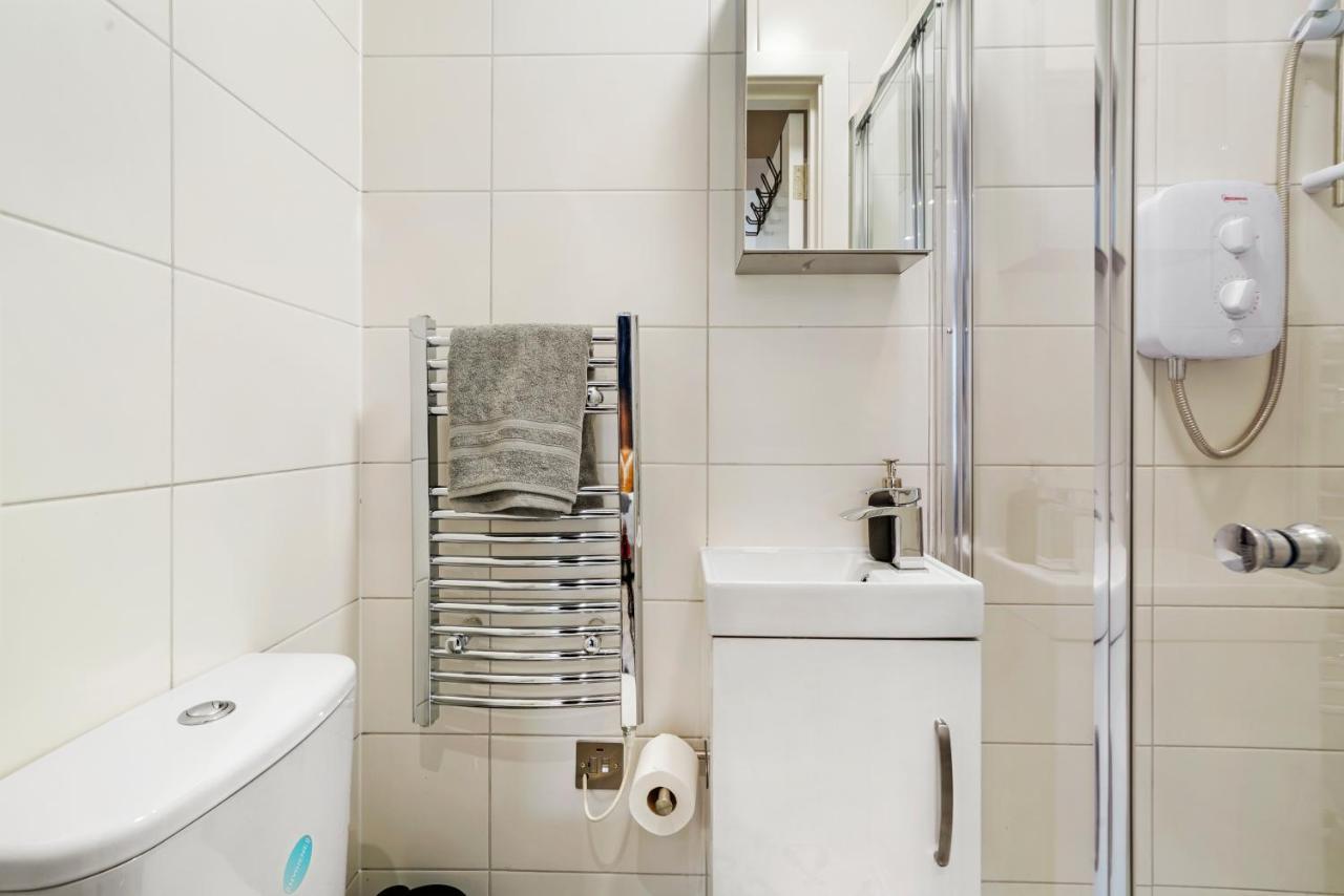 Cosy Heathrow Studios - Parking - Garden London Bagian luar foto