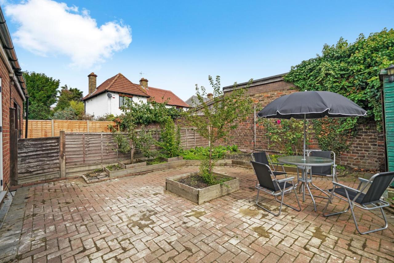 Cosy Heathrow Studios - Parking - Garden London Bagian luar foto