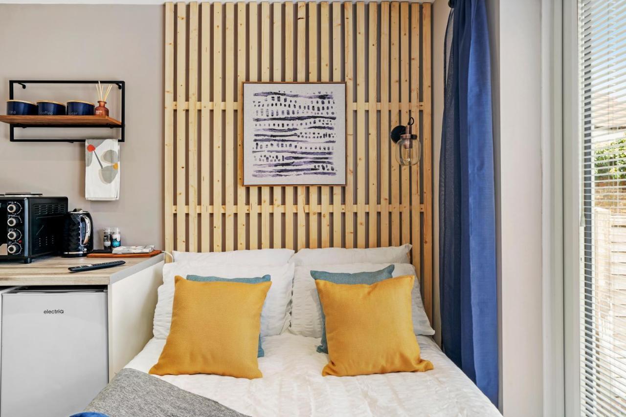 Cosy Heathrow Studios - Parking - Garden London Bagian luar foto