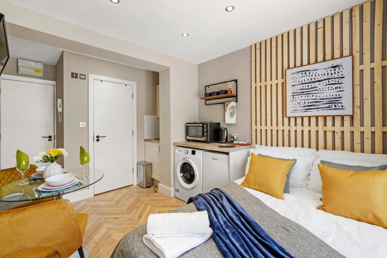 Cosy Heathrow Studios - Parking - Garden London Bagian luar foto