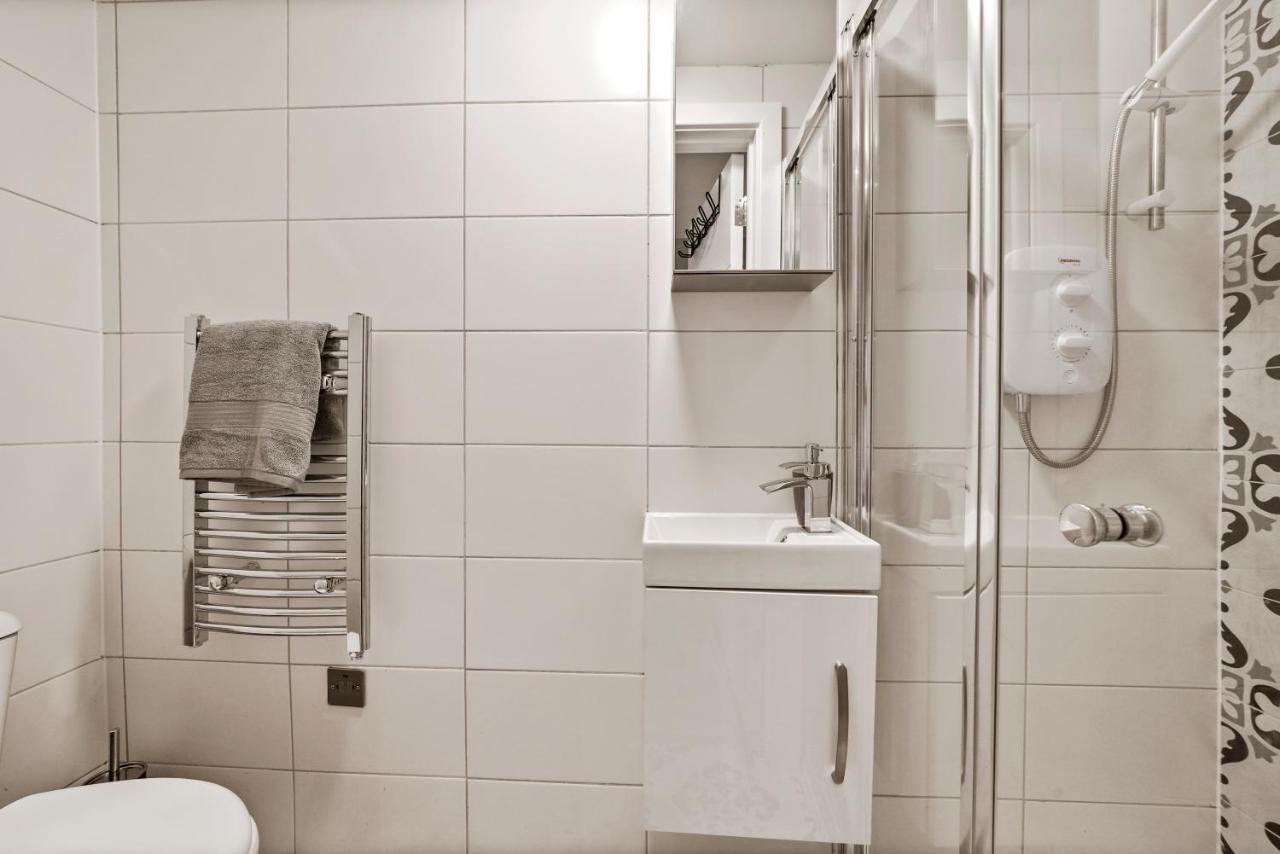 Cosy Heathrow Studios - Parking - Garden London Bagian luar foto