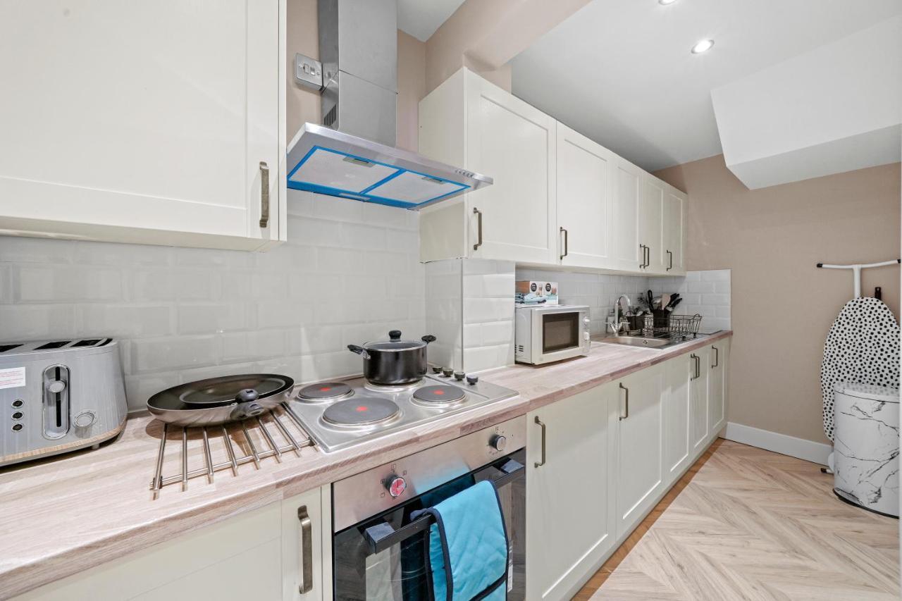 Cosy Heathrow Studios - Parking - Garden London Bagian luar foto
